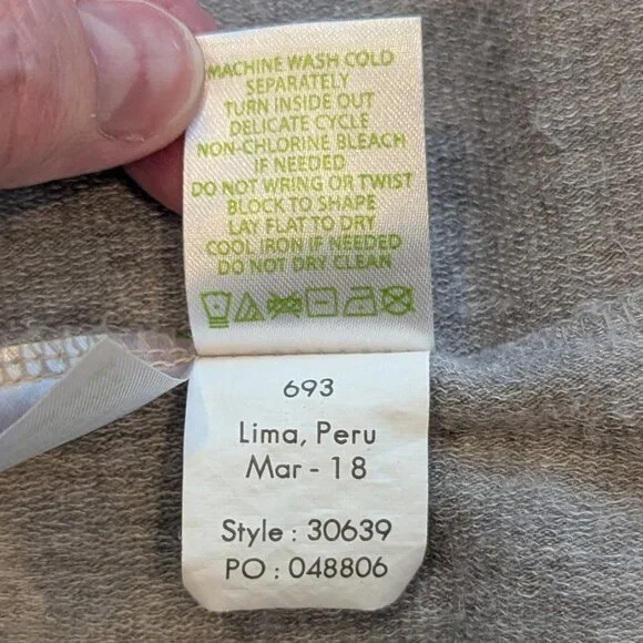 Lilly Pulitzer Womens Gray Sweater Cardigan Large L with Pockets and Thumb Holes - Picture 10 of 11